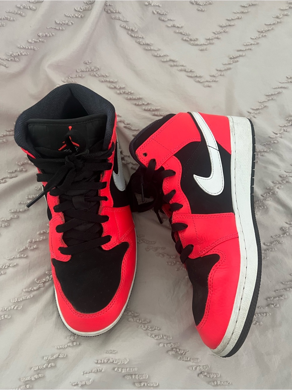 Boys Nike Air Jordan 1 Mid sneakers in Infrared 23, Black & White. Size 7Y